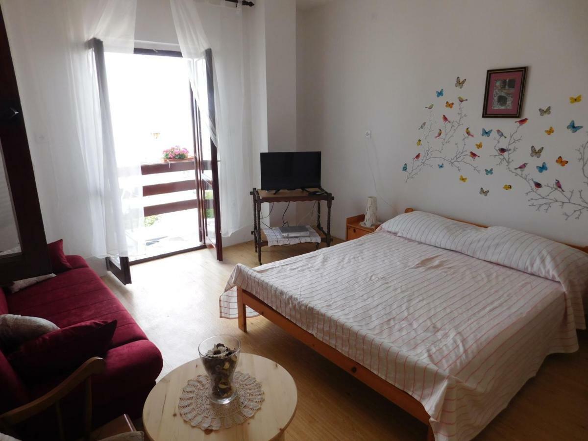 Apartmani Mikin ベティナ エクステリア 写真