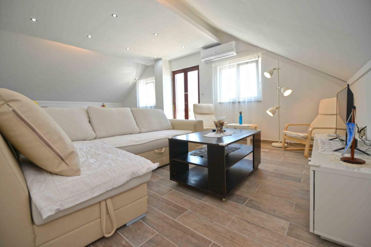Apartmani Mikin ベティナ エクステリア 写真